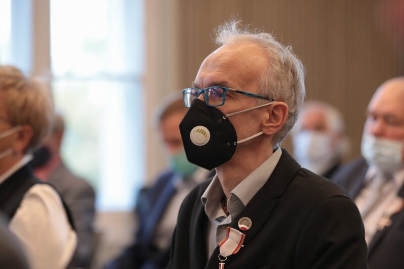 Karol Nawrocki, Ph.D. presented former anti-communist opposition members with Crosses of Freedom and Solidarity