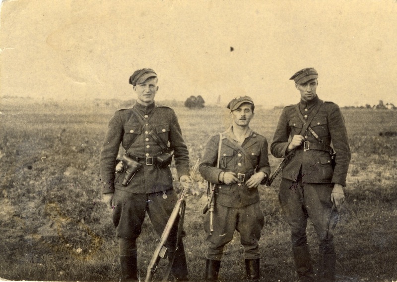 5th Vilnius Brigade elements commanders in the Białystok region. Left to right: MSG. Henryk Wieliczko, Lt. Marian Pluciński, Lt. Zygmunt Błażejewicz (IPN Archive)