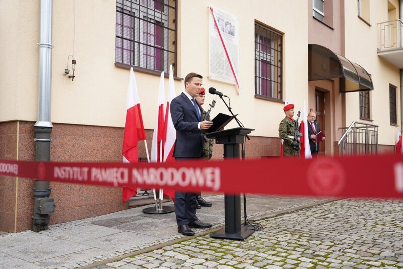 The official unveiling of a plaque commemorating Anna Kostewicz and Julien Bryan, Warsaw 30 September 2021