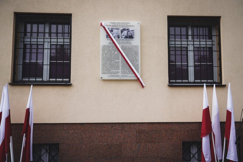 The official unveiling of a plaque commemorating Anna Kostewicz and Julien Bryan, Warsaw 30 September 2021