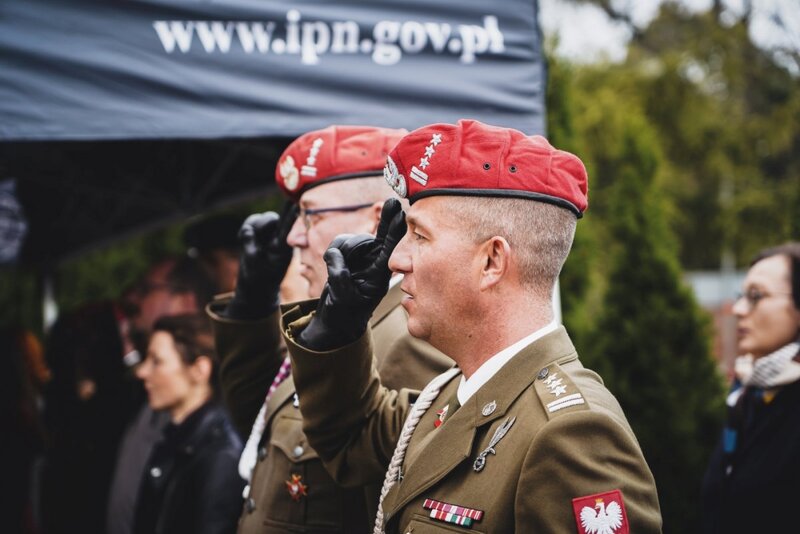 The official unveiling of a plaque commemorating Anna Kostewicz and Julien Bryan, Warsaw 30 September 2021