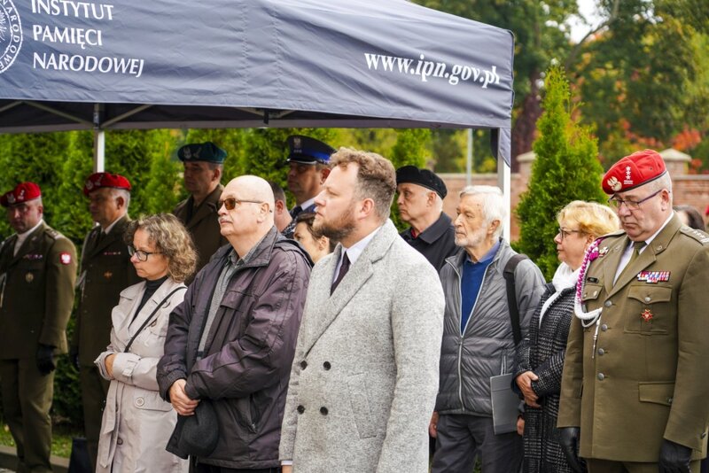 The official unveiling of a plaque commemorating Anna Kostewicz and Julien Bryan, Warsaw 30 September 2021