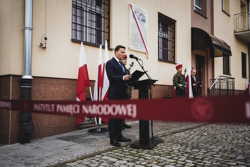 The official unveiling of a plaque commemorating Anna Kostewicz and Julien Bryan, Warsaw 30 September 2021