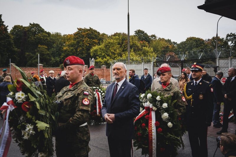 The official unveiling of a plaque commemorating Anna Kostewicz and Julien Bryan, Warsaw 30 September 2021