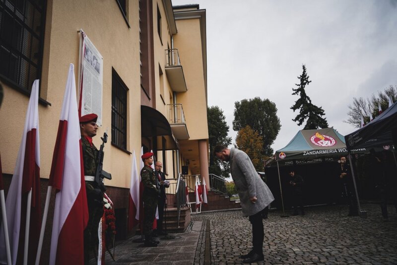 The official unveiling of a plaque commemorating Anna Kostewicz and Julien Bryan, Warsaw 30 September 2021