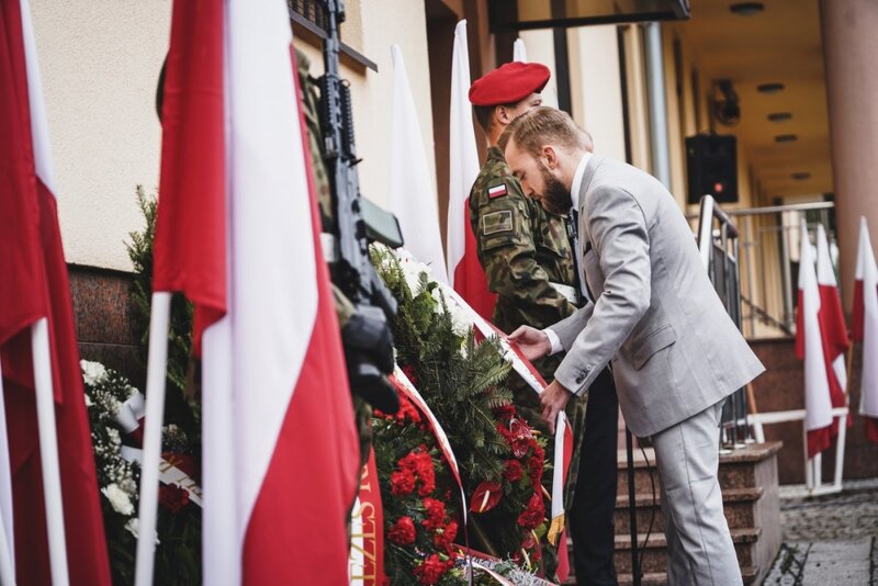 The official unveiling of a plaque commemorating Anna Kostewicz and Julien Bryan, Warsaw 30 September 2021
