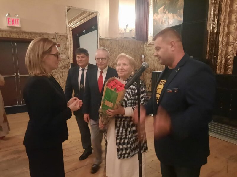 Director of the IPN Archive Marzena Kruk, Timothy L. Kuzma from Polish Falcons of America, Tomasz Antoniak, Helena Knapczyk; New York, NY, 17 October 2021; photo: R. Poboży (AIPN)