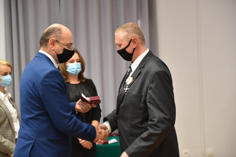 The ceremony of presenting Crosses of Freedom and Solidarity, Cracow, 22 October 2021; photo: Żaneta Wierzgacz