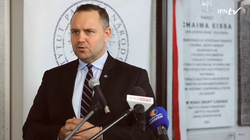 The unveiling of a plaque commemorating Chaim Yisroel Eiss; 22 November 2021, Ustrzyki Dolne, Poland