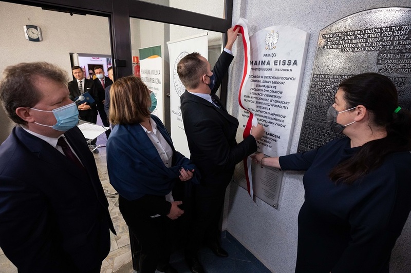 The unveiling of a plaque commemorating Chaim Yisroel Eiss; 22 November 2021