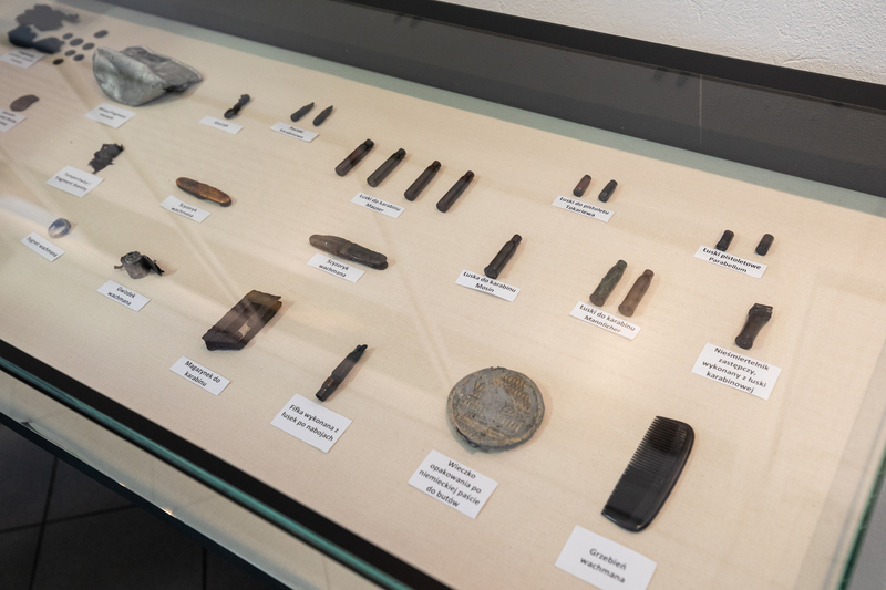 Handing over personal effects belonging to those murdered at the Execution Site near the Treblinka I Penal Labour Camp to the Treblinka Museum Handing over personal effects belonging to those murdered at the Execution Site near the Treblinka I Penal Labour Camp to the Treblinka Museum