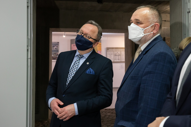 Handing over personal effects belonging to those murdered at the Execution Site near the Treblinka I Penal Labour Camp to the Treblinka Museum Handing over personal effects belonging to those murdered at the Execution Site near the Treblinka I Penal Labour Camp to the Treblinka Museum