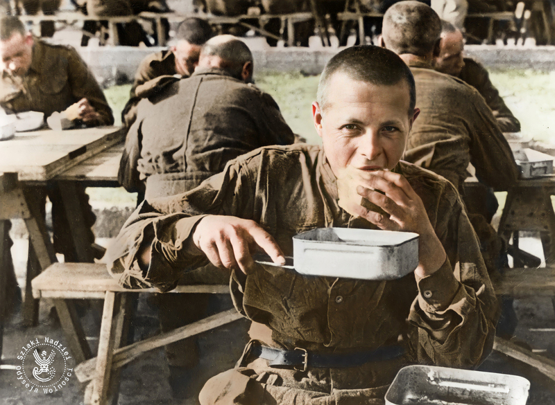 AIPN, The first meal of the Polish army in Iran, July 1942. Coloring: Mikołaj Kaczmarek