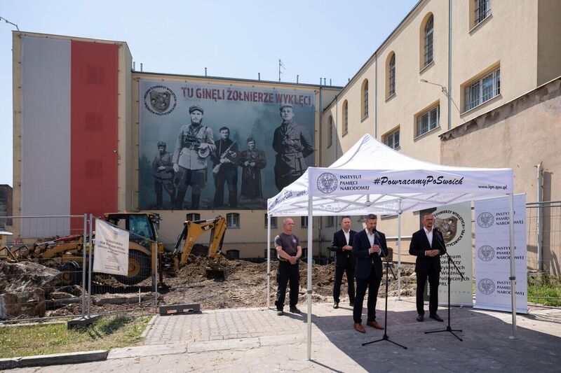 The IPN Office of Search and Identification is resuming works at 37 Rakowiecka Street in Warsaw