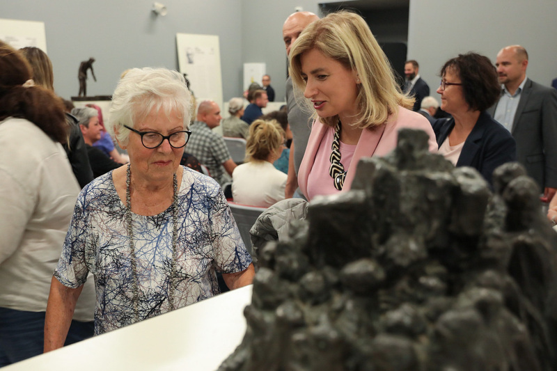 Ada Krystyna Willenberg and Agnieszka Jędrzak, Director of the IPN Office of International Cooperation during the official opening of the exhibition in Wrocław. Photo: Mikołaj Bujak (IPN)
