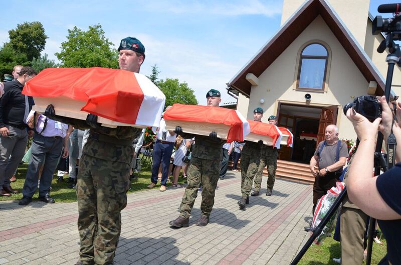 Funeral ceremonies of 14 soldiers of the Polish Army murdered in July 1946 by Ukrainian nationalists - Jawornik Ruski, 29 July 2022. Photo: Katarzyna Gajda-Bator, Institute of National Remembrance, Rzeszów Branch