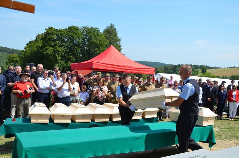 Funeral ceremonies of 14 soldiers of the Polish Army murdered in July 1946 by Ukrainian nationalists - Jawornik Ruski, 29 July 2022. Photo: Katarzyna Gajda-Bator, Institute of National Remembrance, Rzeszów Branch