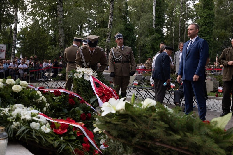 Celebrations at the Powązki Military Cemetery. Photo: Mikołaj Bujak (IPN)