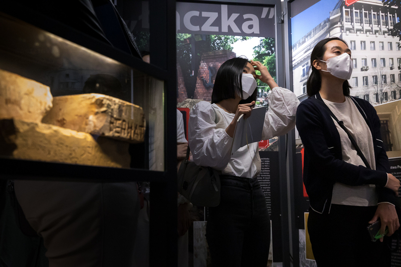 Representatives of the NKHR at the IPN Memorial Chamber in Strzelecka Street. Photo: Sławek Kasper (IPN)