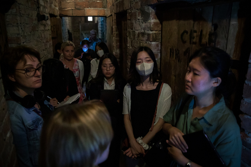 Representatives of the NKHR at the IPN Memorial Chamber in Strzelecka Street. Photo: Sławek Kasper (IPN)