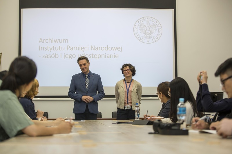 Representatives of the NKHR at the IPN Archive. Photo: Katarzyna Adamów (IPN)