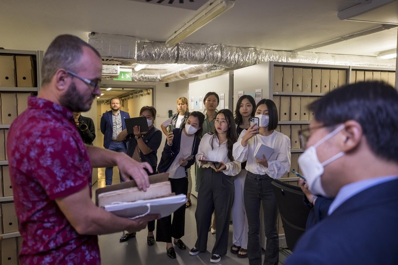 Representatives of the NKHR at the IPN Archive. Photo: Katarzyna Adamów (IPN)