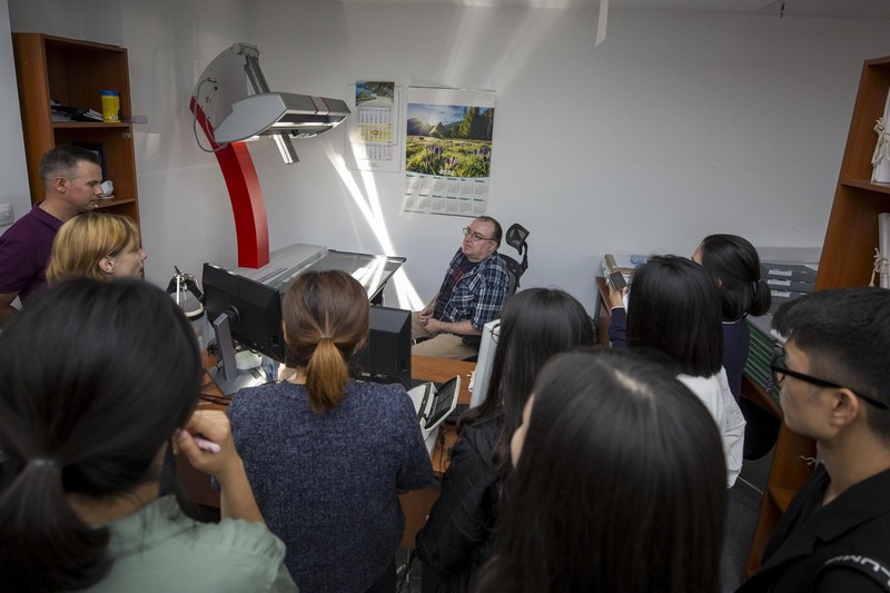 Representatives of the NKHR at the IPN Archive. Photo: Katarzyna Adamów (IPN)