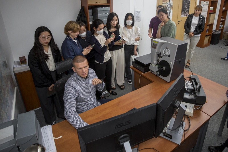Representatives of the NKHR at the IPN Archive. Photo: Katarzyna Adamów (IPN)
