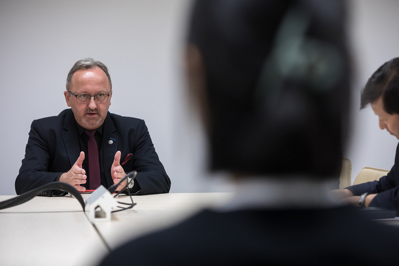Representatives of the NKHR during the meeting with the IPN Deputy President Prof. Karol Polejowski. Photo: Sławek Kasper (IPN)