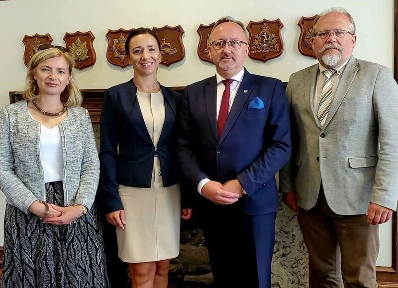 A visit of the representatives of the Institute of National Remembrance at the Royal Canadian Military Institute
