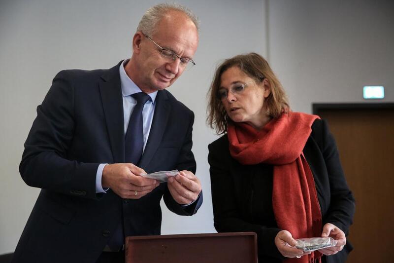 Deputy President Krzysztof Szwagrzyk, Ph.D., D.Sc. officially transferred the collection of artifacts to the Ravensbrück Museum Memorial which the IPN archaeologists found in 2019 - 6 September 2022; Photo: Sławek Kasper (IPN)