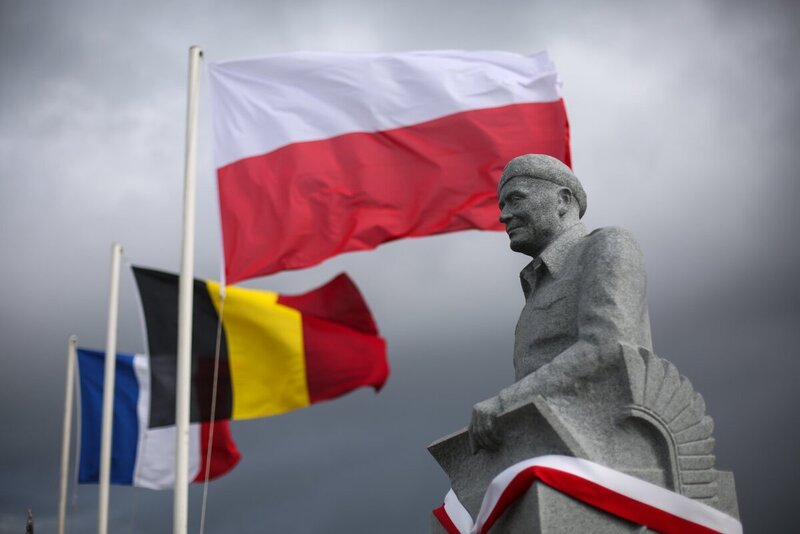 The ceremony of unveiling the monument to commemorate General Stanislaw Maczek