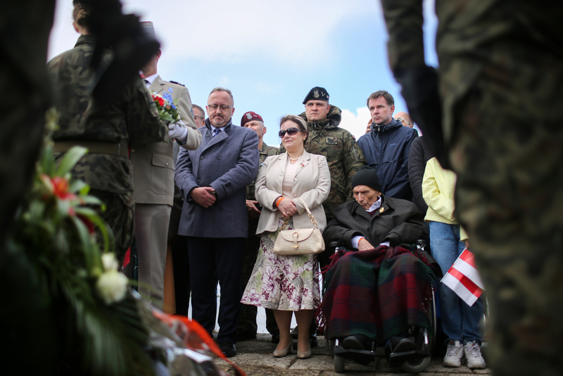 The ceremony of unveiling the monument to commemorate General Stanislaw Maczek