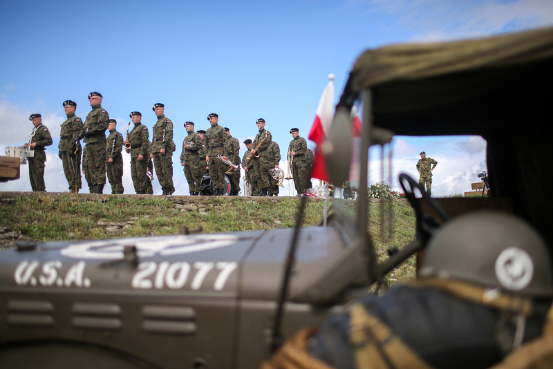 The ceremony of unveiling the monument to commemorate General Stanislaw Maczek