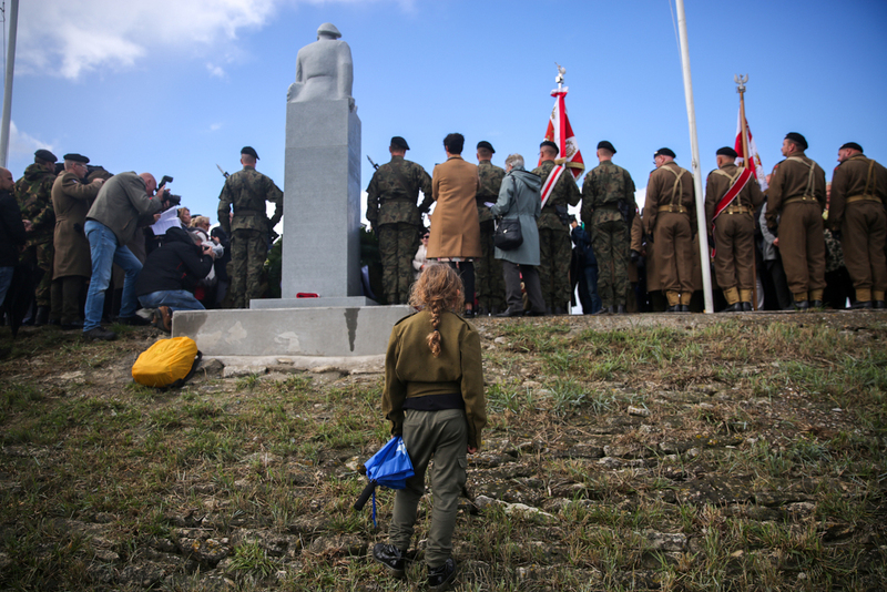The ceremony of unveiling the monument to commemorate General Stanislaw Maczek