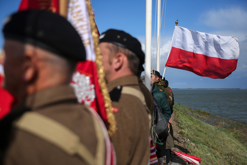The ceremony of unveiling the monument to commemorate General Stanislaw Maczek