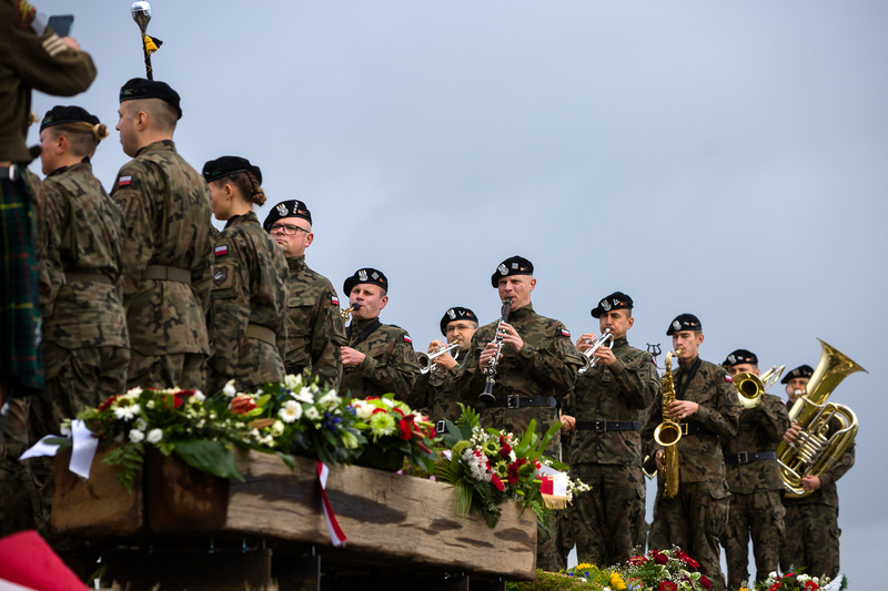 The ceremony of unveiling the monument to commemorate General Stanislaw Maczek