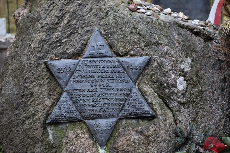 Paying homage to Jews, Holocaust victims from Tykocin and the surrounding area at the place of their execution and burial in Łopuchów