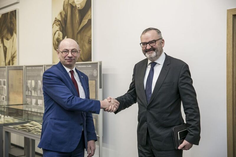 Mateusz Szpytma, Ph.D., Deputy President of the IPN and Fabrice Filiez, Swiss Ambassador to Poland — Warsaw, 3 February 2023; photo: Katarzyna Adamów (IPN)
