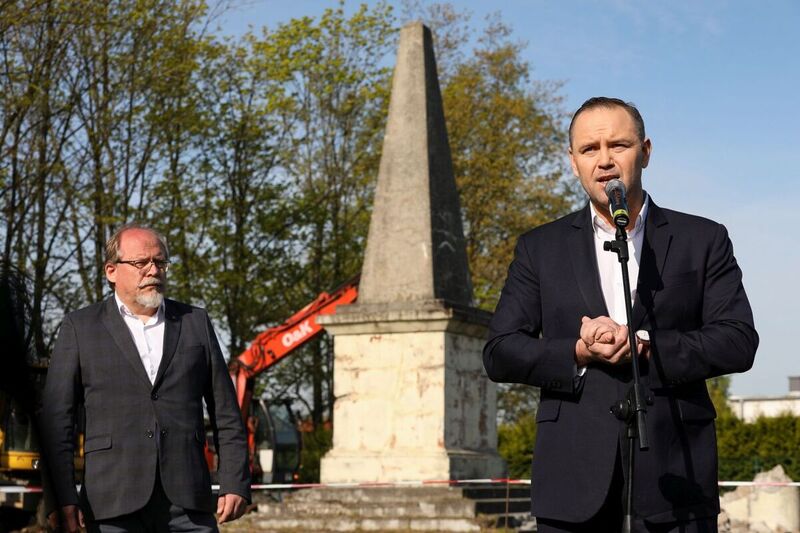 The dismantling of a monument of "gratitude to the Red Army" in Głubczyce