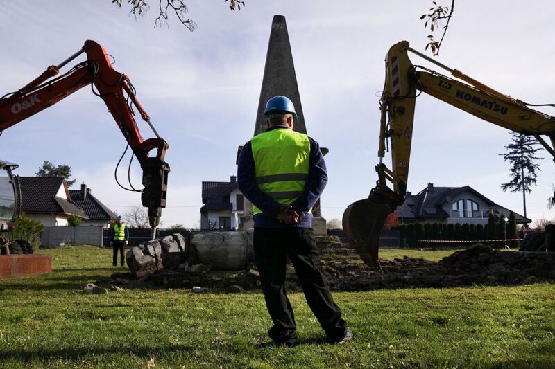 The dismantling of a monument of "gratitude to the Red Army" in Głubczyce