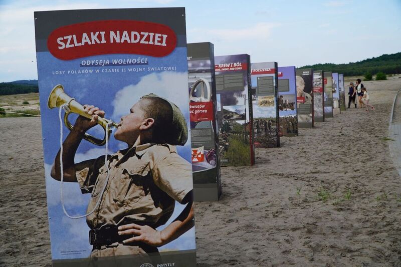 "Trails of Hope. The Odyssey of Freedom” – Tobruk 1941 – History Point in the Błędów Desert, 9–11 June 2023; photo: Ż. Wierzgacz (IPN) "Trails of Hope. The Odyssey of Freedom” – Tobruk 1941 – History Point in the Błędów Desert, 9–11 June 2023; photo: Ż. Wierzgacz (IPN)