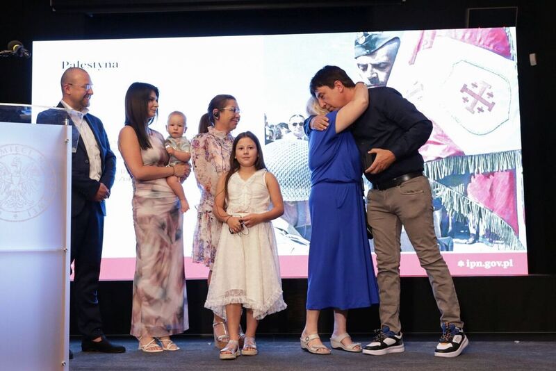 The ceremony of returning the ID tag of a Polish veteran Franciszek Żbikowski to his relatives – Warsaw, 19 July 2023; photo: M. Bujak (IPN)