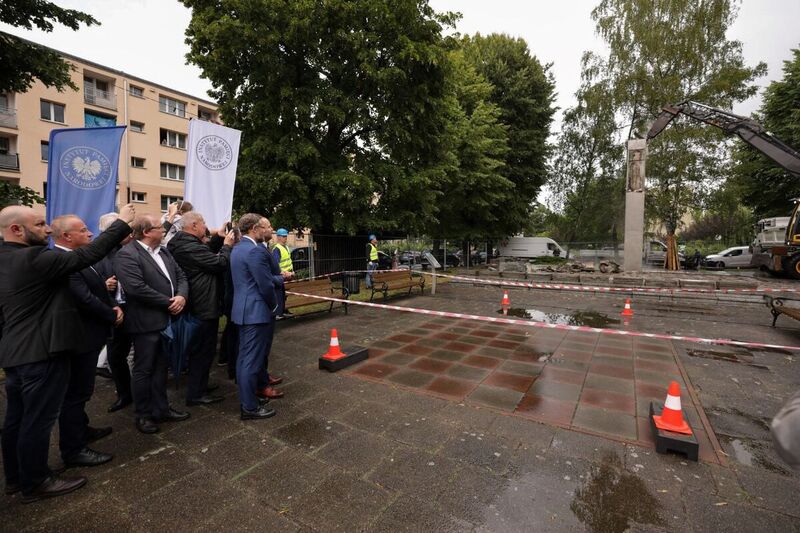 The dismantling of yet another monument commemorating the Red Army, Szczecin 3 August 2023; Photo: Mikołaj Bujak IPN