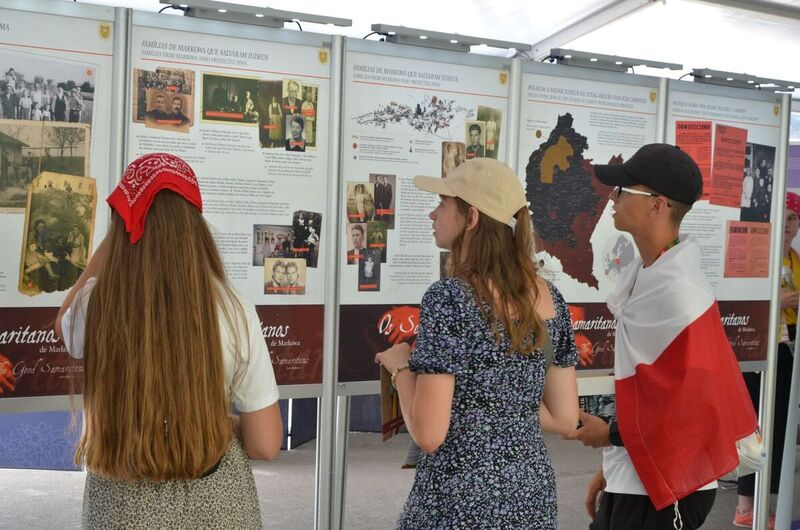 The IPN ”Good Samaritans from Markowa” exhibition presented during World Youth Day in Lisbon, photo:Cezary Pałka (IPN)