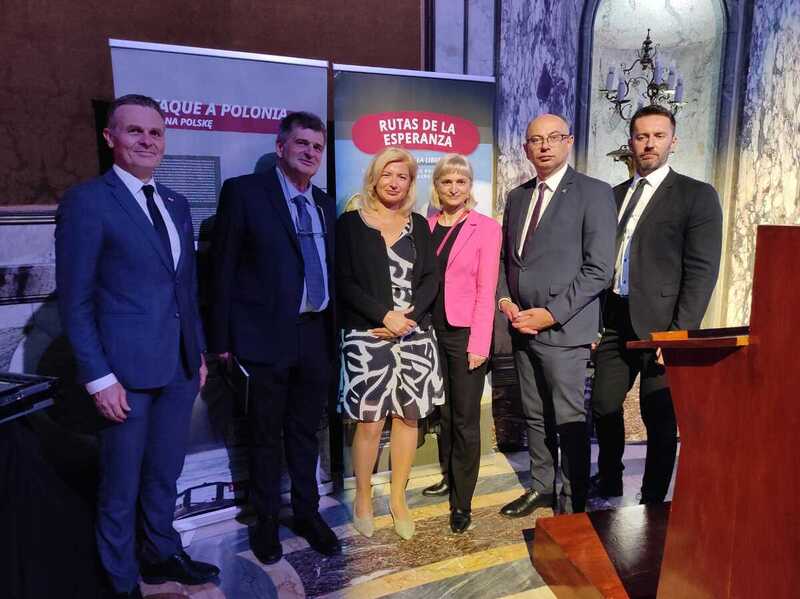 Two of the Institute's exhibitions on display in Argentina; photo: Mikolaj Bujak IPN