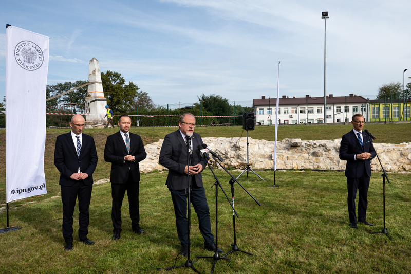 The dismantling of another object of Soviet propaganda, Łubnice, Poland 12 October 2023, photo: Mikołaj Bujak, IPN