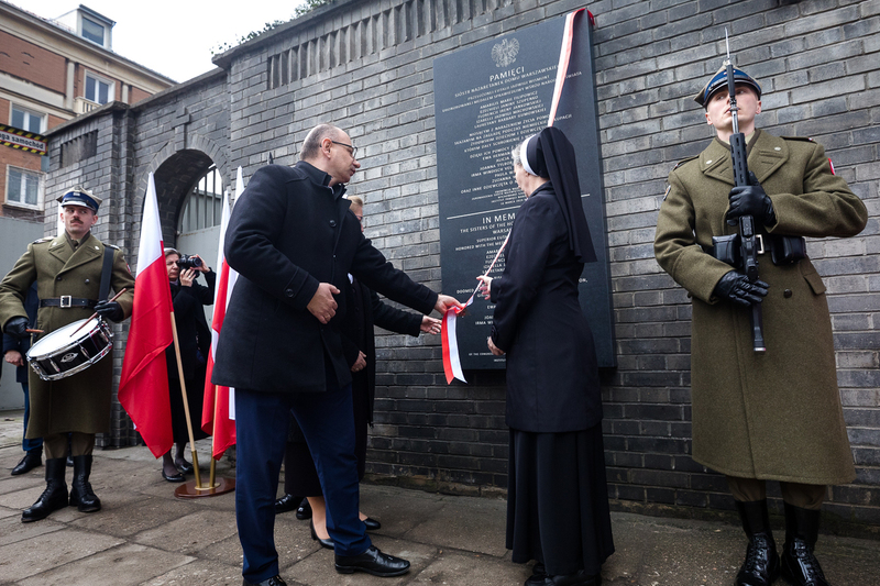 The unveiling of a plaque dedicated to the wartime activities of the Holy Family of Nazareth Warsaw Convent - Warsaw, March 16, 2024; photo: Sławek Kasper, IPN The unveiling of a plaque dedicated to the wartime activities of the Holy Family of Nazareth Warsaw Convent - Warsaw, March 16, 2024; photo: Sławek Kasper, IPN