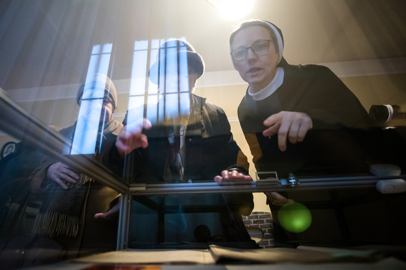 The unveiling of a plaque dedicated to the wartime activities of the Holy Family of Nazareth Warsaw Convent - Warsaw, March 16, 2024; photo: Sławek Kasper, IPN The unveiling of a plaque dedicated to the wartime activities of the Holy Family of Nazareth Warsaw Convent - Warsaw, March 16, 2024; photo: Sławek Kasper, IPN