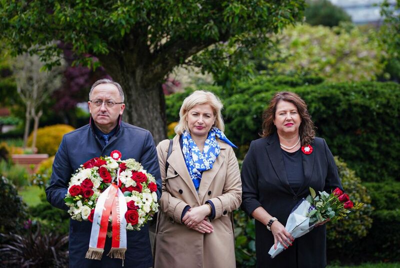 Laying flowers at the Katyn Monument in London – 3 May 2024;.Photo: M. Niegowski (IPN)